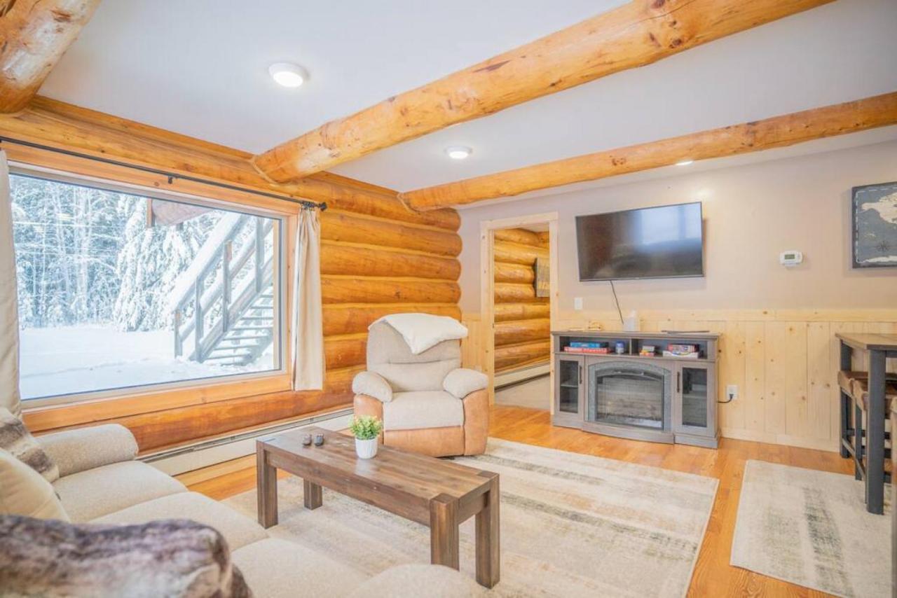 Tucked Away Timber Lower Fairbanks